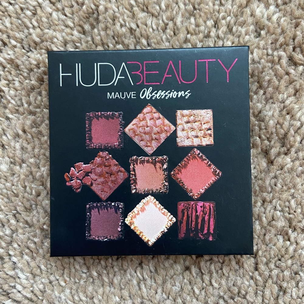 HUDA BEAUTY Mauve Obsessions Eyeshadow Palette